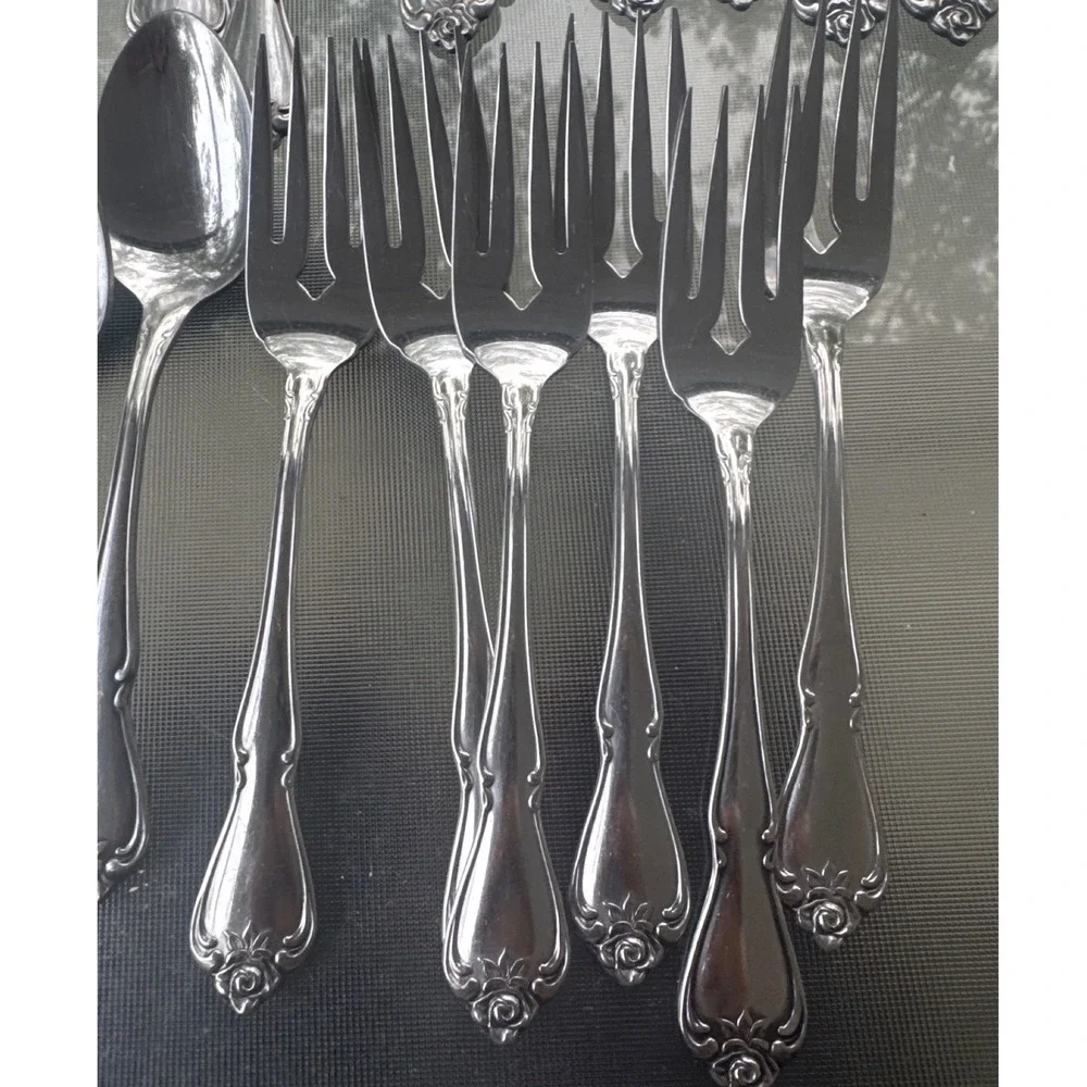 Oneida 1881 Rogers Flatware Set 33pc Baroque Rose Stainless Silverware Floral EX